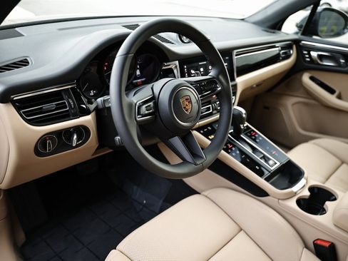 New 2026 Porsche Macan image 4