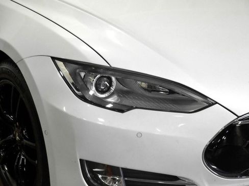 Used 2015 Tesla Model S 85D image 40