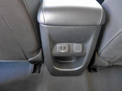 Used 2022 Chevrolet Colorado LT w/ LT Convenience Package image 17