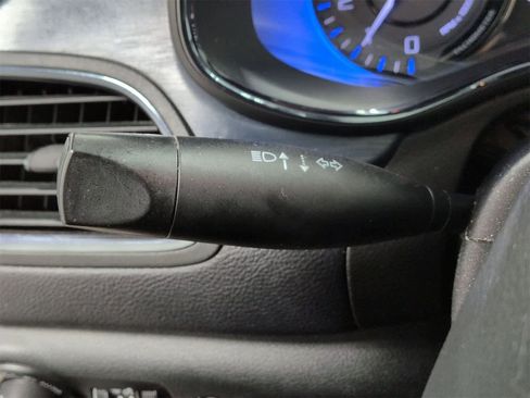 Used 2015 Chrysler 200 S w/ Comfort Group image 27