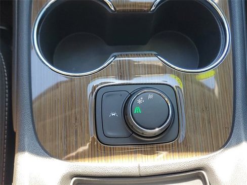 Certified 2023 GMC Acadia SLE image 25