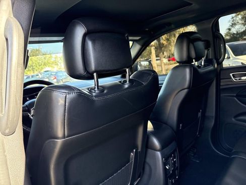 Used 2019 Jeep Grand Cherokee Altitude image 14