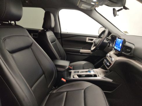 Used 2024 Ford Explorer XLT w/ Equipment Group 202A RWD image 21