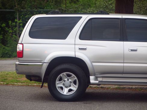 Used 2001 Toyota 4Runner SR5 RWD image 24