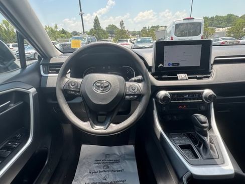 Used 2025 Toyota RAV4 XLE FWD image 15