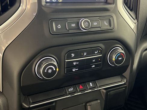 Used 2019 Chevrolet Silverado 1500 Custom w/ Custom Convenience Package AWD/4WD image 21