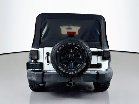 Used 2017 Jeep Wrangler Unlimited Sport w/ Connectivity Group AWD/4WD image 8
