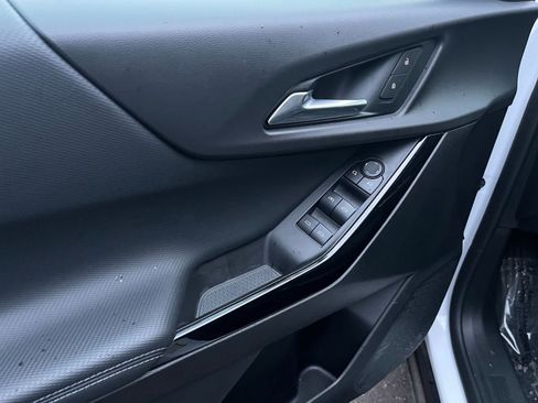 Used 2025 Chevrolet Equinox LT image 18