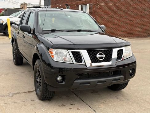 Used 2016 Nissan Frontier SV w/ SV Value Truck Package AWD/4WD image 3