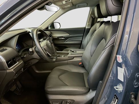 Used 2025 Toyota Grand Highlander XLE image 13