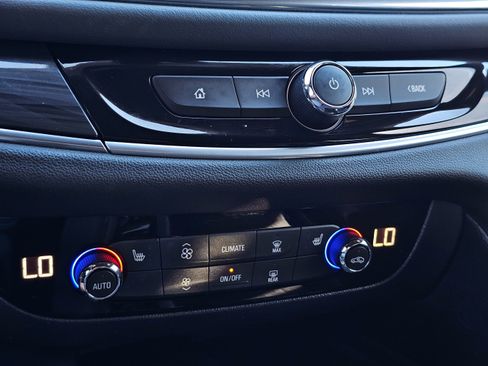 Used 2023 Buick Enclave Essence image 32