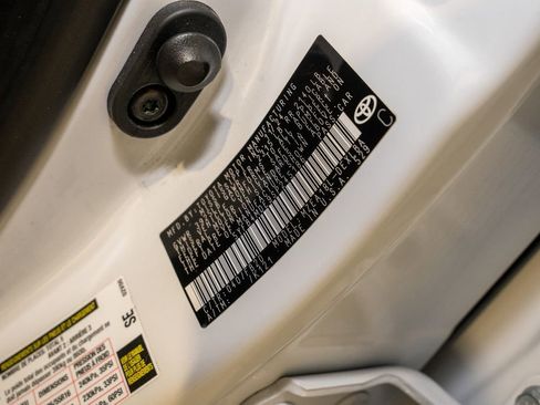 Used 2025 Toyota Corolla LE image 19