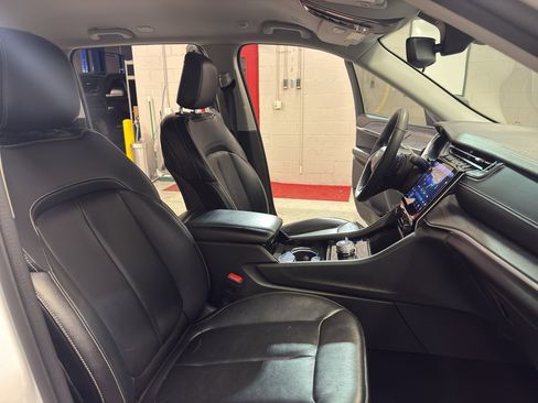 Used 2023 Jeep Grand Cherokee Limited image 21