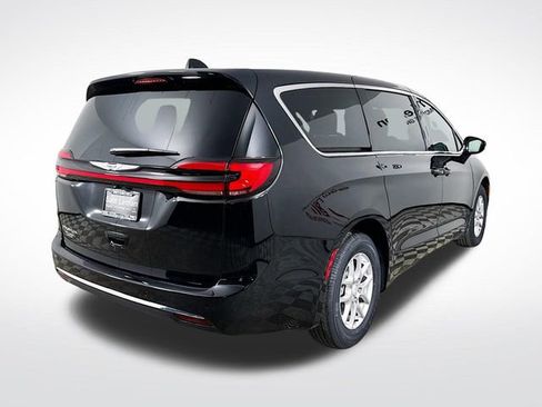 New 2026 Chrysler Pacifica Select image 7
