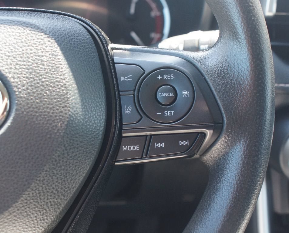 Used 2025 Toyota RAV4 XLE AWD/4WD image 10