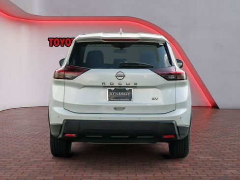 Used 2024 Nissan Rogue SV FWD image 7