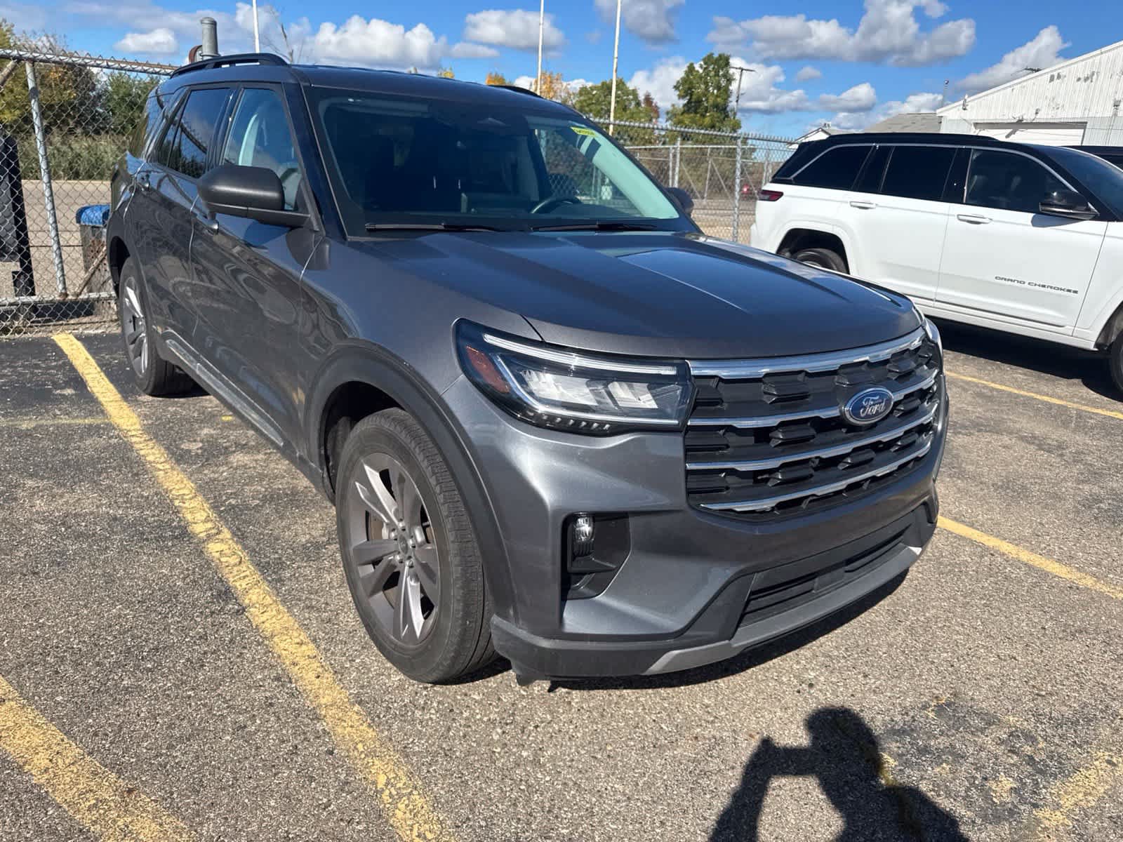 Used 2025 Ford Explorer Active w/ Active Comfort Package AWD/4WD image 6