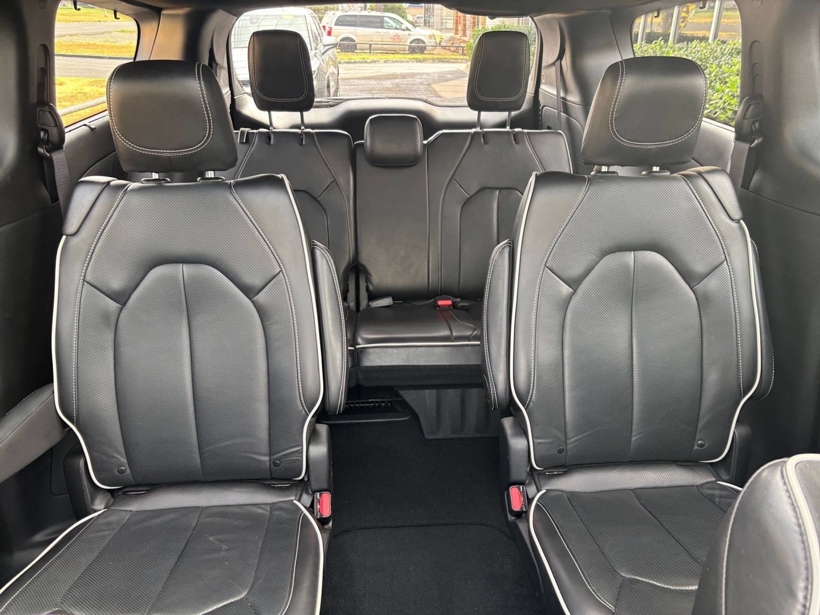 Used 2025 Chrysler Pacifica Limited FWD image 43