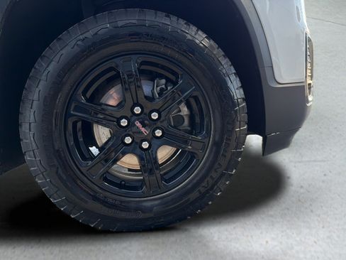 Used 2023 GMC Acadia AT4 w/ Technology Package AWD/4WD image 12