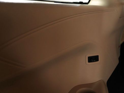 Used 2021 Toyota Sienna Limited image 8