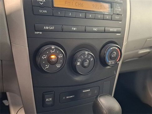 Used 2010 Toyota Corolla LE image 14