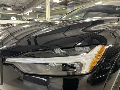 Certified 2025 Volvo XC60 B5 Plus AWD/4WD image 7
