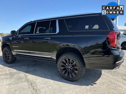 Used 2021 GMC Yukon XL Denali w/ Denali Premium Package image 6