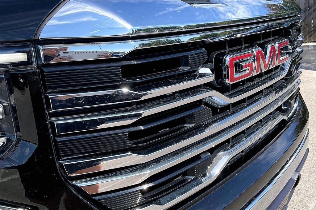 Used 2025 GMC Sierra 1500 SLT AWD/4WD image 36