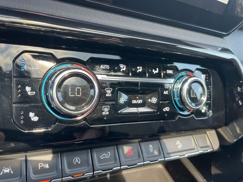 Used 2024 GMC Sierra 1500 AT4 w/ Technology Package image 23