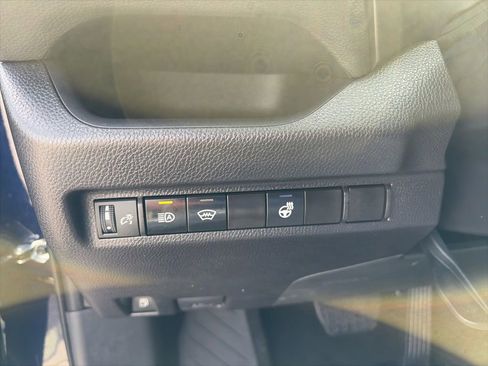 Used 2025 Toyota RAV4 XLE AWD/4WD image 11