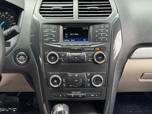 Used 2019 Ford Explorer XLT FWD image 21