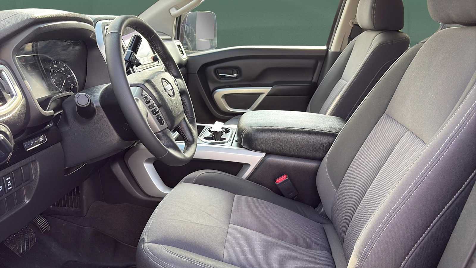 Used 2021 Nissan Titan SV w/ SV Convenience Package AWD/4WD image 23