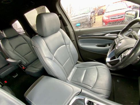 Used 2022 Buick Enclave Premium AWD/4WD image 28