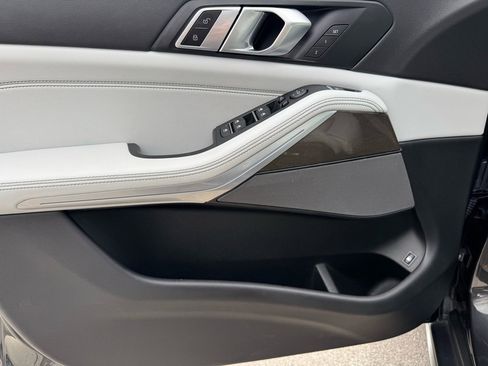 Used 2023 BMW X5 xDrive45e w/ Climate Comfort Package image 13