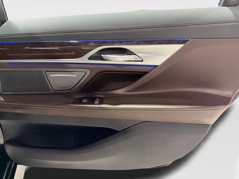 Used 2022 BMW 750i xDrive w/ M Sport Package image 24