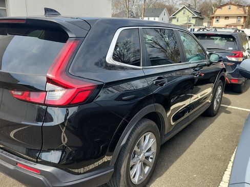 Used 2023 Honda CR-V EX image 3