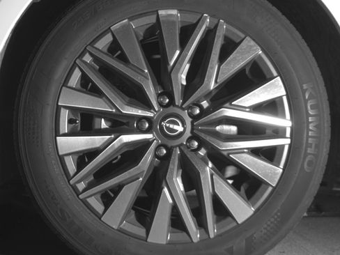 Used 2025 Nissan Altima 2.5 SV FWD image 12