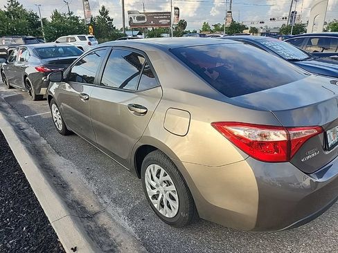 Used 2018 Toyota Corolla LE w/ Carpet Mat Package (TMS) FWD image 5