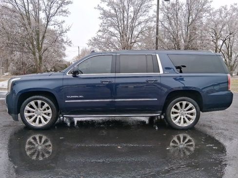 Used 2018 GMC Yukon XL SLT w/ Premium Edition image 3