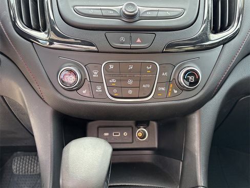 Used 2022 Chevrolet Equinox RS image 28