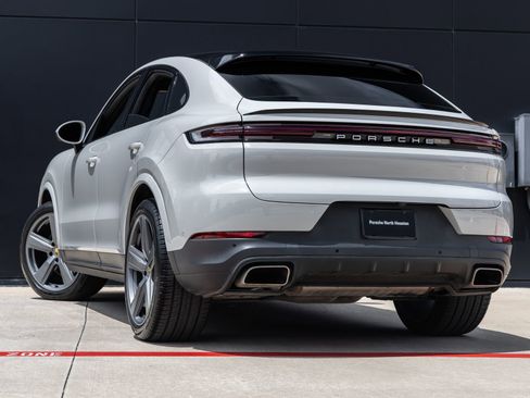 Certified 2024 Porsche Cayenne Coupe AWD/4WD image 3