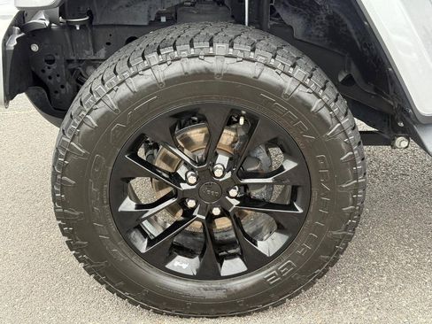 Used 2020 Jeep Wrangler Unlimited Sahara image 8