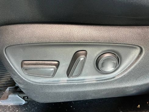 Used 2022 Toyota RAV4 XLE w/ Convenience Package AWD/4WD image 17