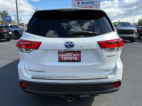 Used 2019 Toyota Highlander XLE AWD/4WD image 4