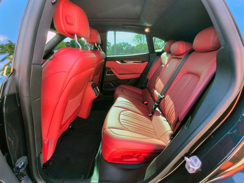 Used 2023 Maserati Levante GT image 9