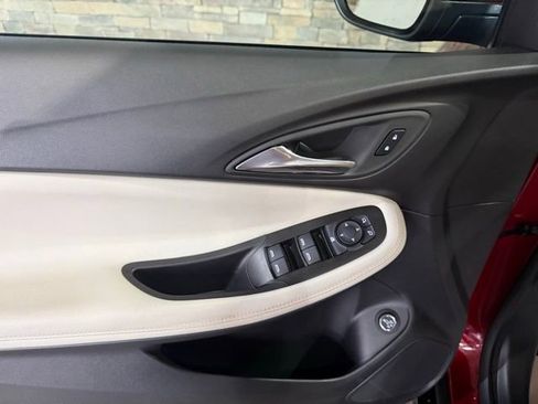 Used 2025 Buick Encore GX Sport Touring image 12