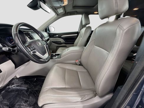 Used 2018 Toyota Highlander XLE FWD image 21