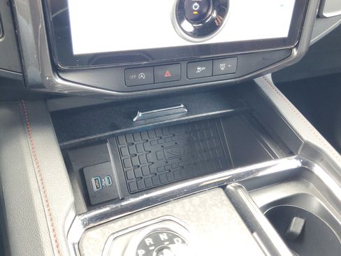 Used 2024 Ford Expedition Limited AWD/4WD image 19