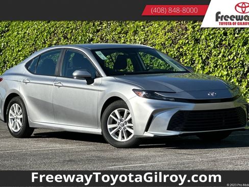 Used 2025 Toyota Camry LE image 1