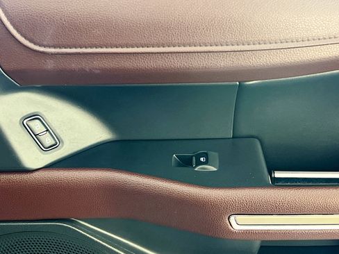 Used 2023 Ford Expedition Limited image 32